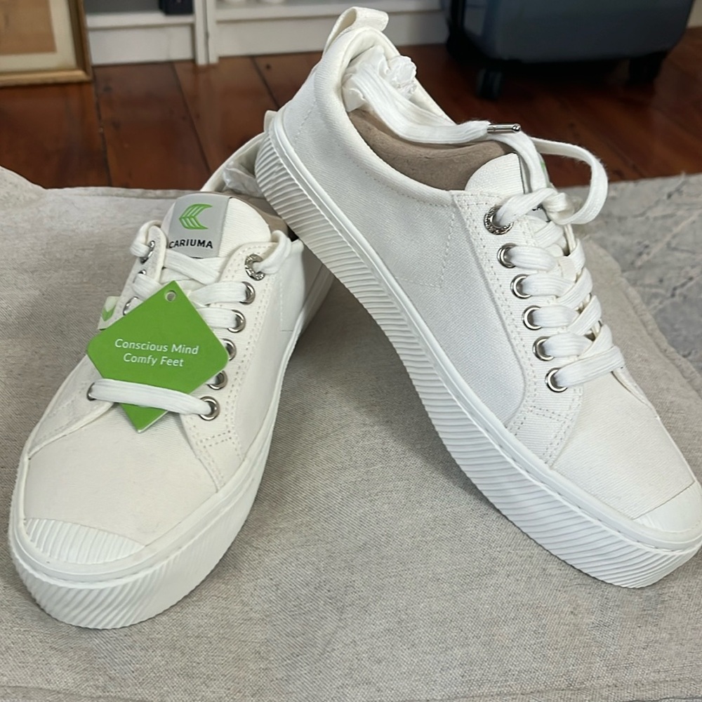 Cariuma 9.5 Womens OCA Low Canvas Sneakers Off White